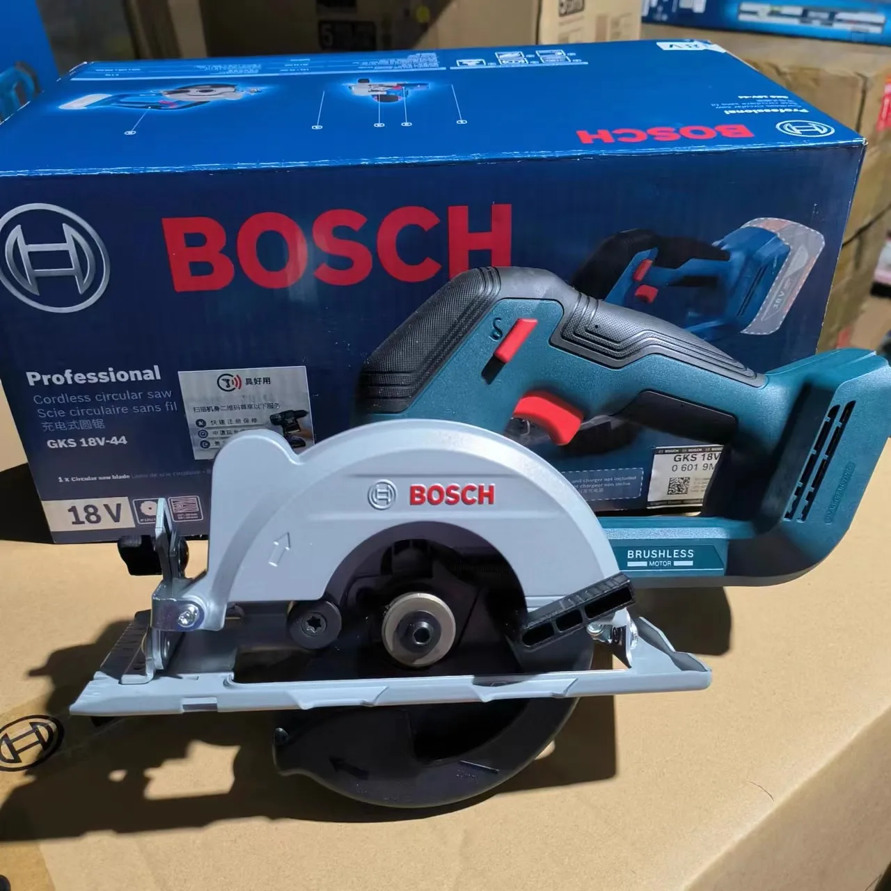 منشار دائري بوش GKS18V-44 بقوة - مراجعة Power Tools Woodworking وسعره